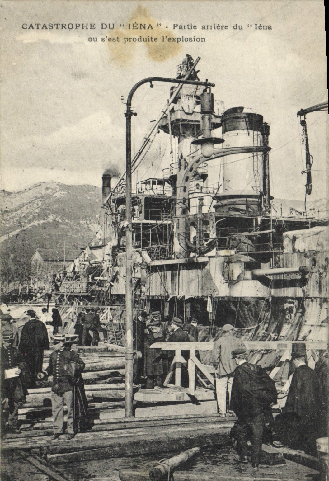 CPA Bateau de guerre Catastrophe du cuirasse Iena Partie arriere du Iena 