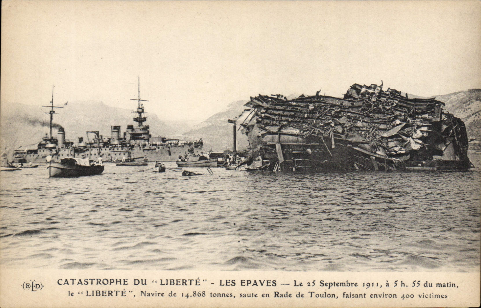CPA Bateau de guerre Catastrophe du cuirasse Liberte