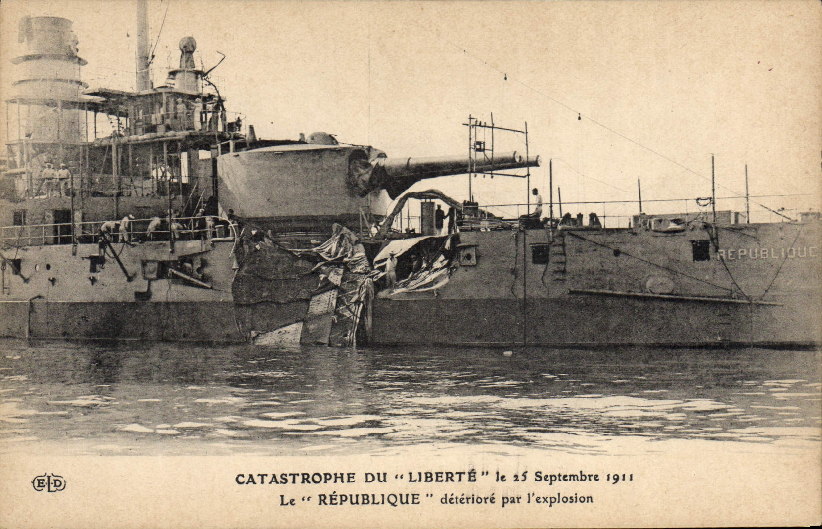VINTAGE POSTCARD Warship Catastrophe of Freedom the Republic deteriorates by the explosion