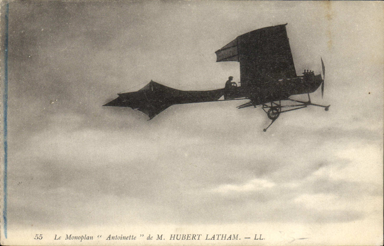 CPA Avion Aviation Monoplan Antoinette de M Hubert Latham