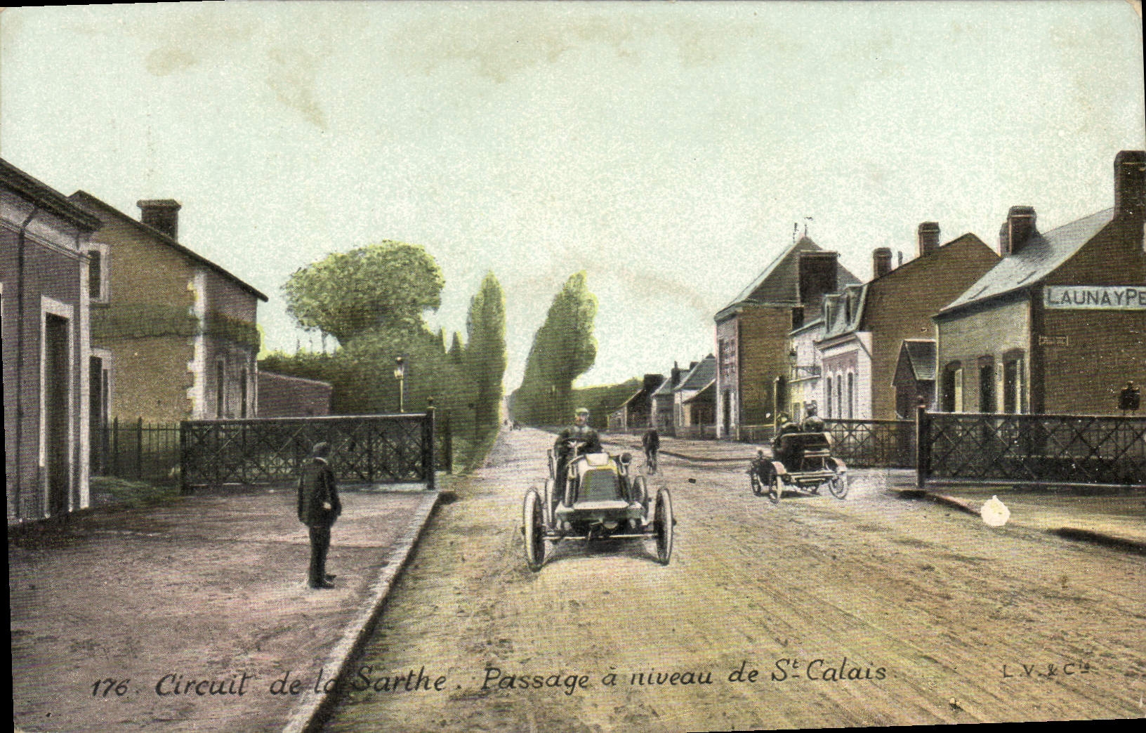 VINTAGE POSTCARD Automobile Circuit of the Sarthe Crossing level of St Calais