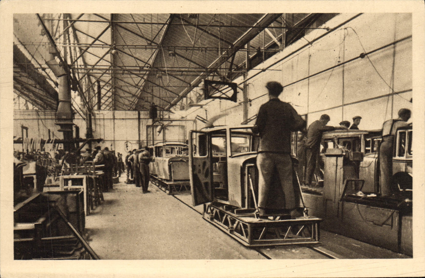 VINTAGE POSTCARD Automobile Group of production of the cars Peugeot Sochaux Montbeliard Body