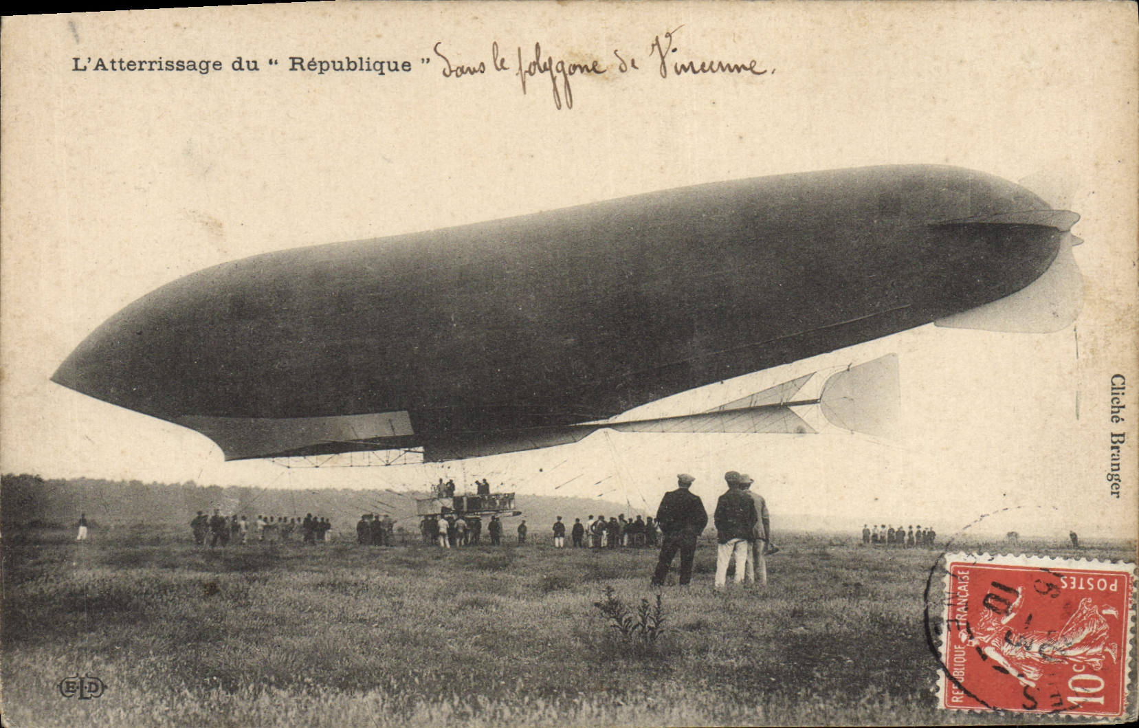 CPA Avion Aviation Zeppelin Dirigeable Atterrissage du Republique