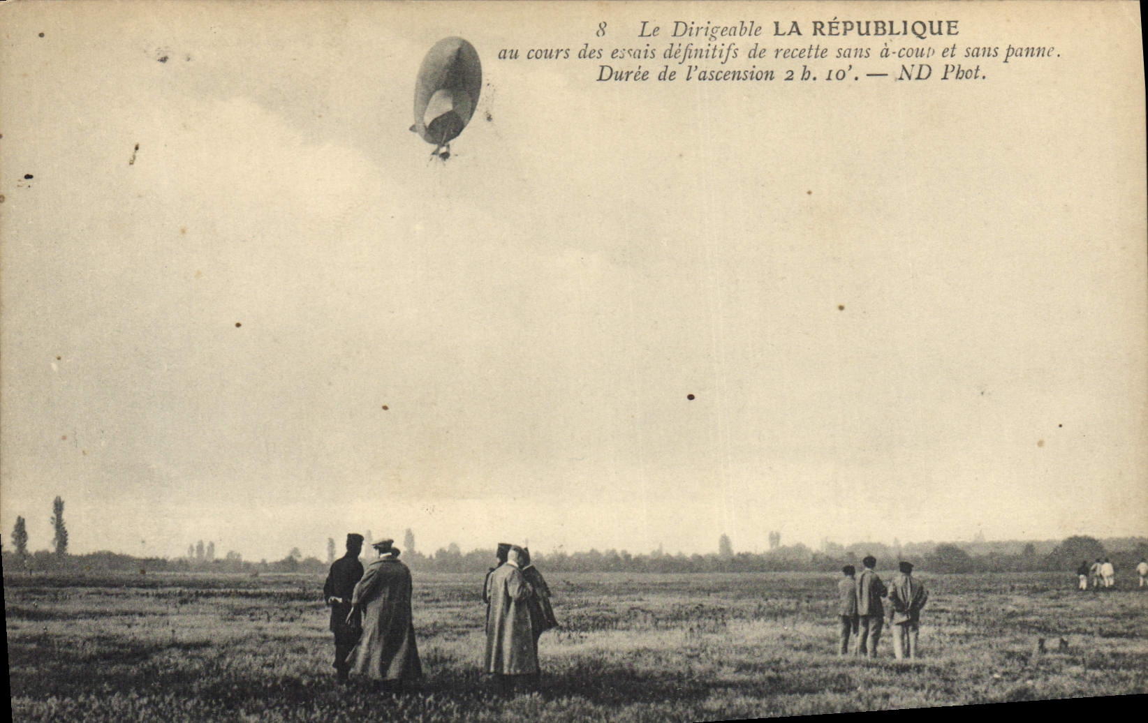 CPA Avion Aviation Zeppelin Dirigeable La Republique au cours des essais definitifs de recette sans a coup et sans panne