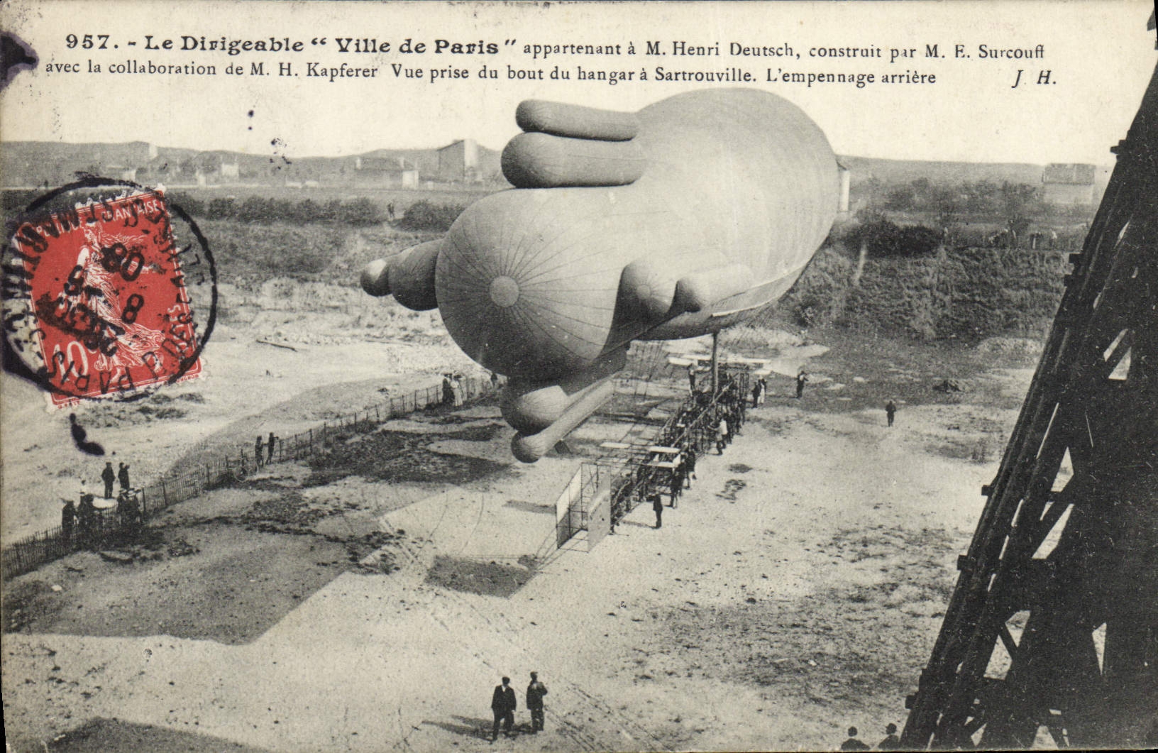 CPA Avion Aviation Zeppelin Dirigeable Ville de Paris appartenant a M Henri Deutsch Surcouff