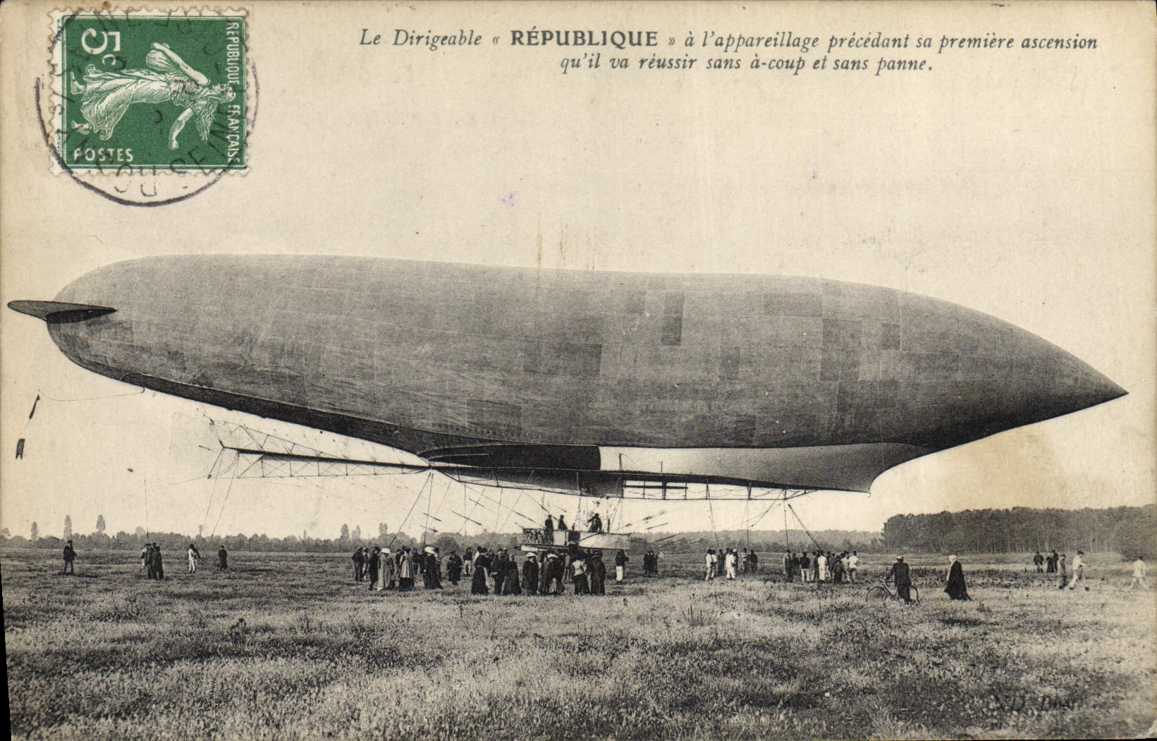 CPA Avion Aviation Zeppelin Dirigeable Republique a l'appareillage