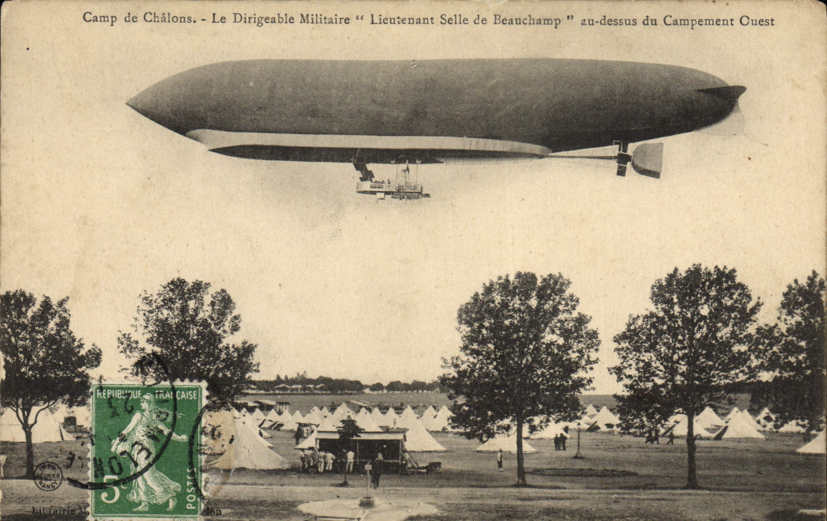 CPA Avion Aviation Zeppelin Dirigeable Camp de Chalons Lieutenant Selle de Beauchamp au dessus du campement