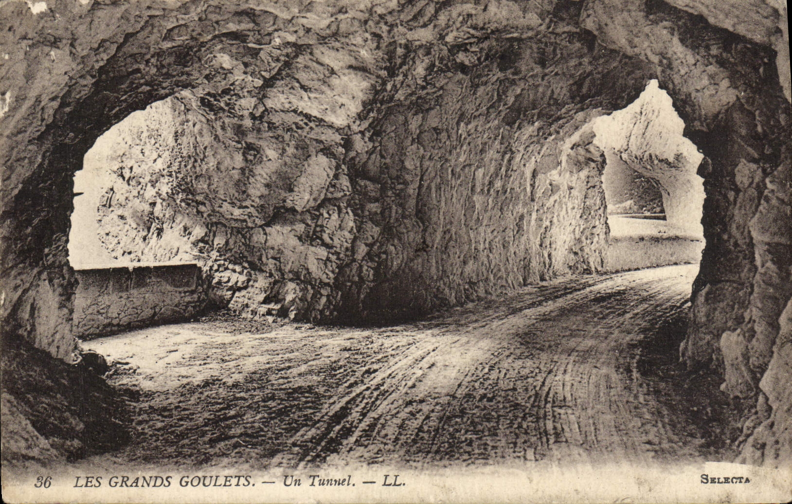 VINTAGE POSTCARD Great Narrow parts a tunnel