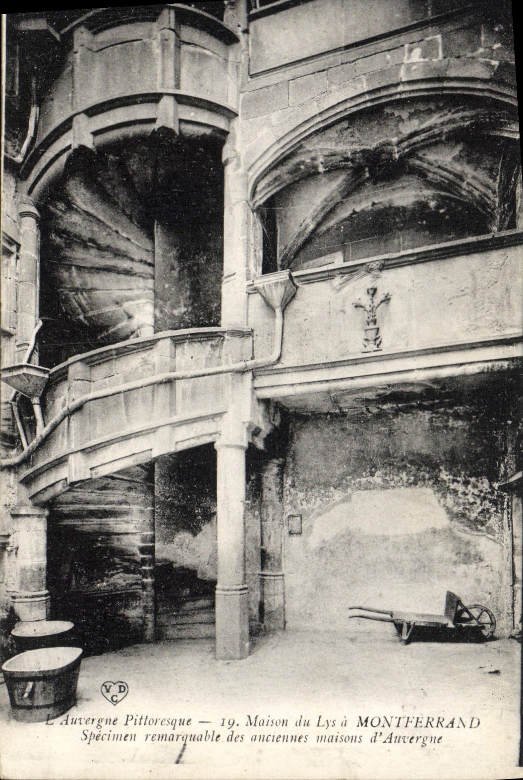 CPA Maison Du Lys A Montferrand
