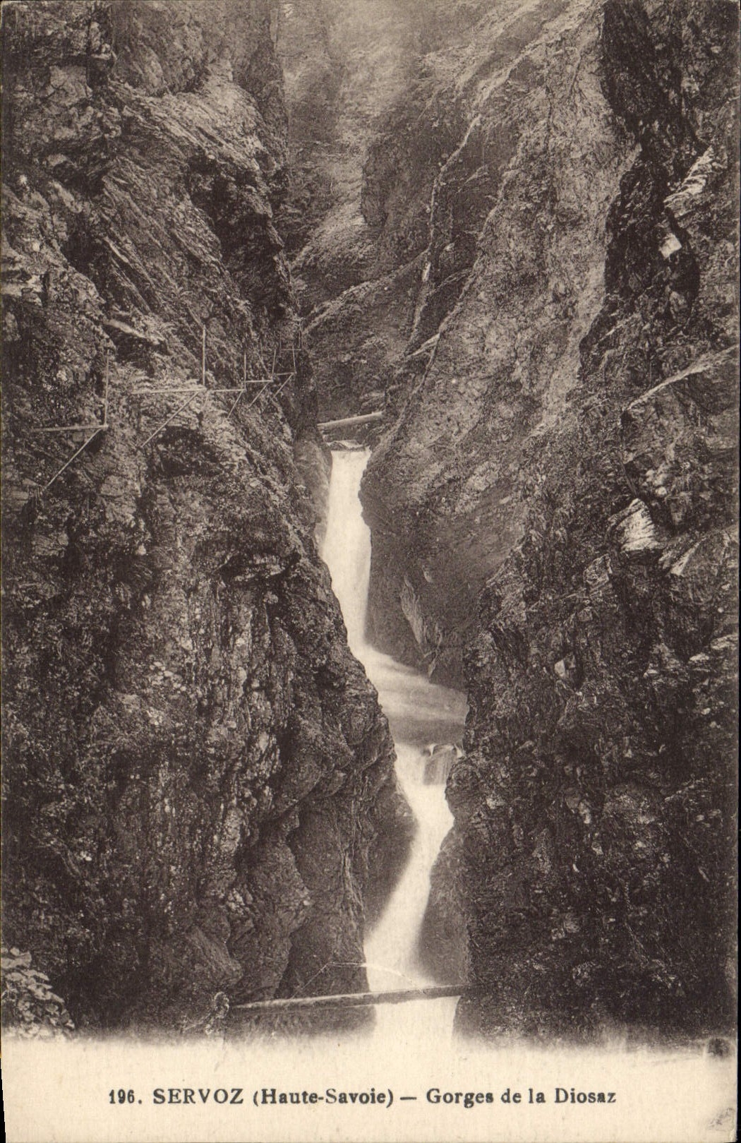 VINTAGE POSTCARD Servoz Falls Of Diosaz
