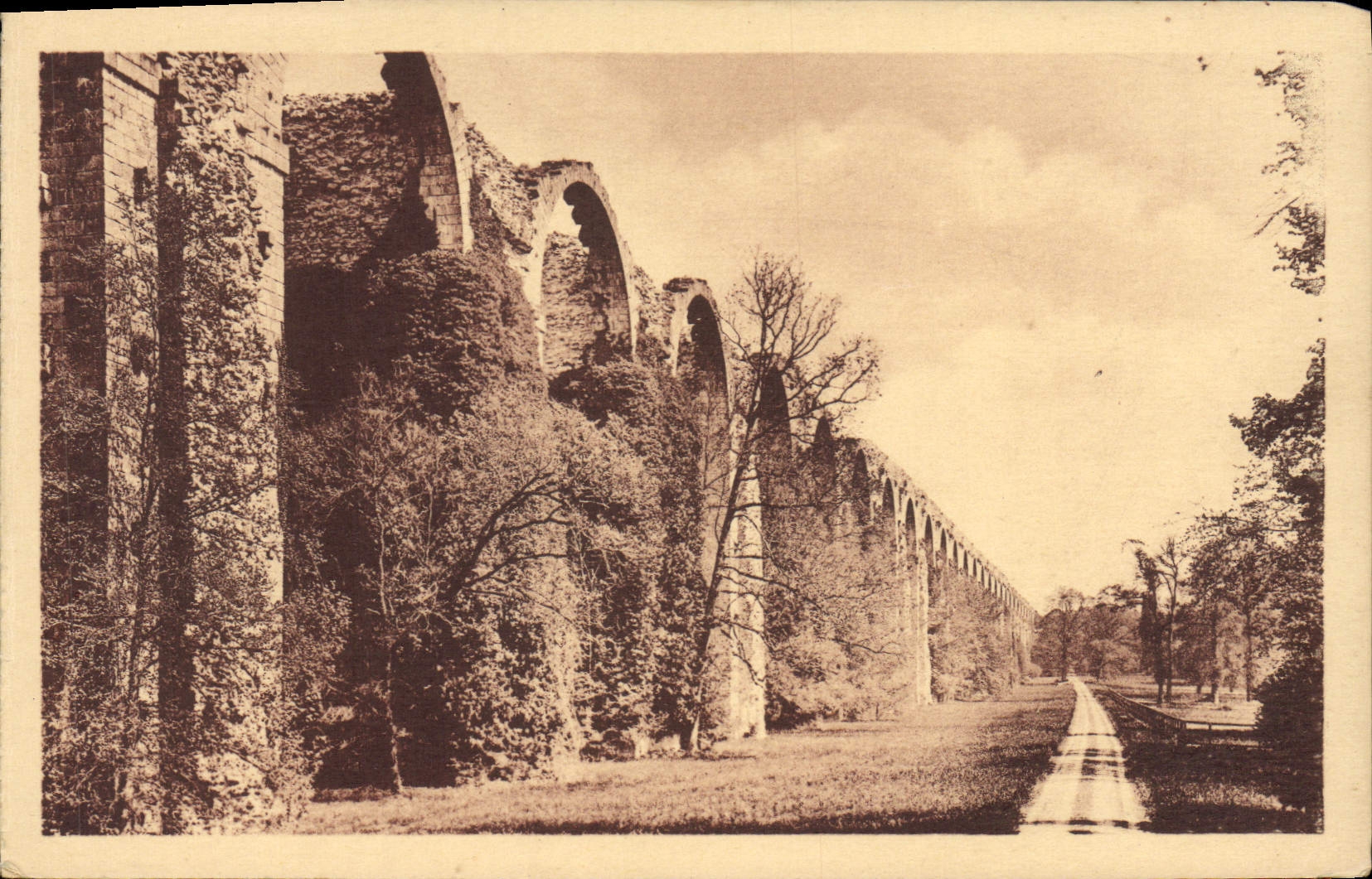 Acueducto de Maintenon de la POSTAL de la VENDIMIA