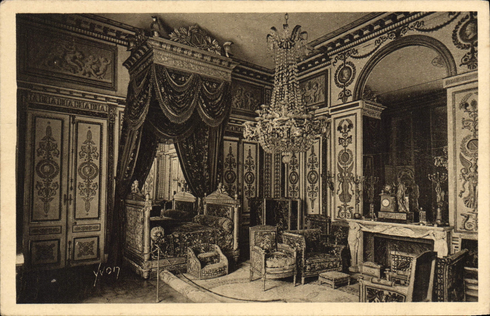 VINTAGE POSTCARD Soft France Palate De Fontainebleau Room of Napoleon 1st