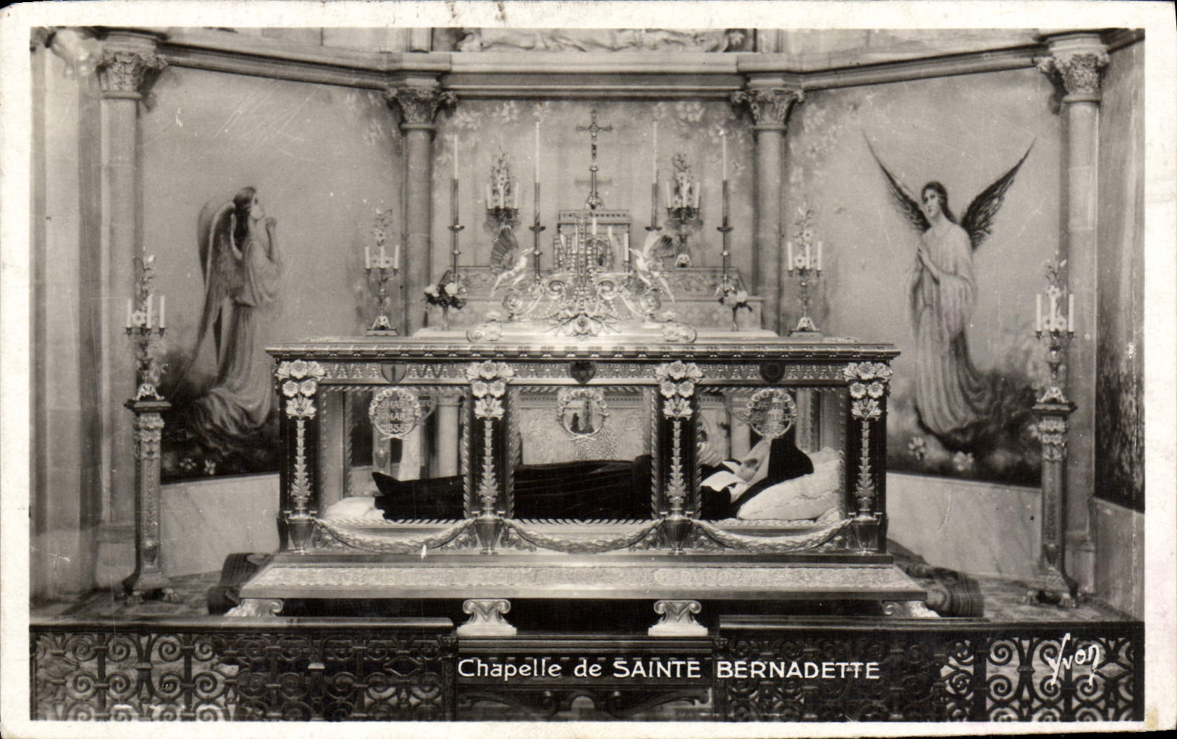 Cámara acorazada del St Gildard Nevers del convento de la POSTAL de la VENDIMIA del co. Bernadette