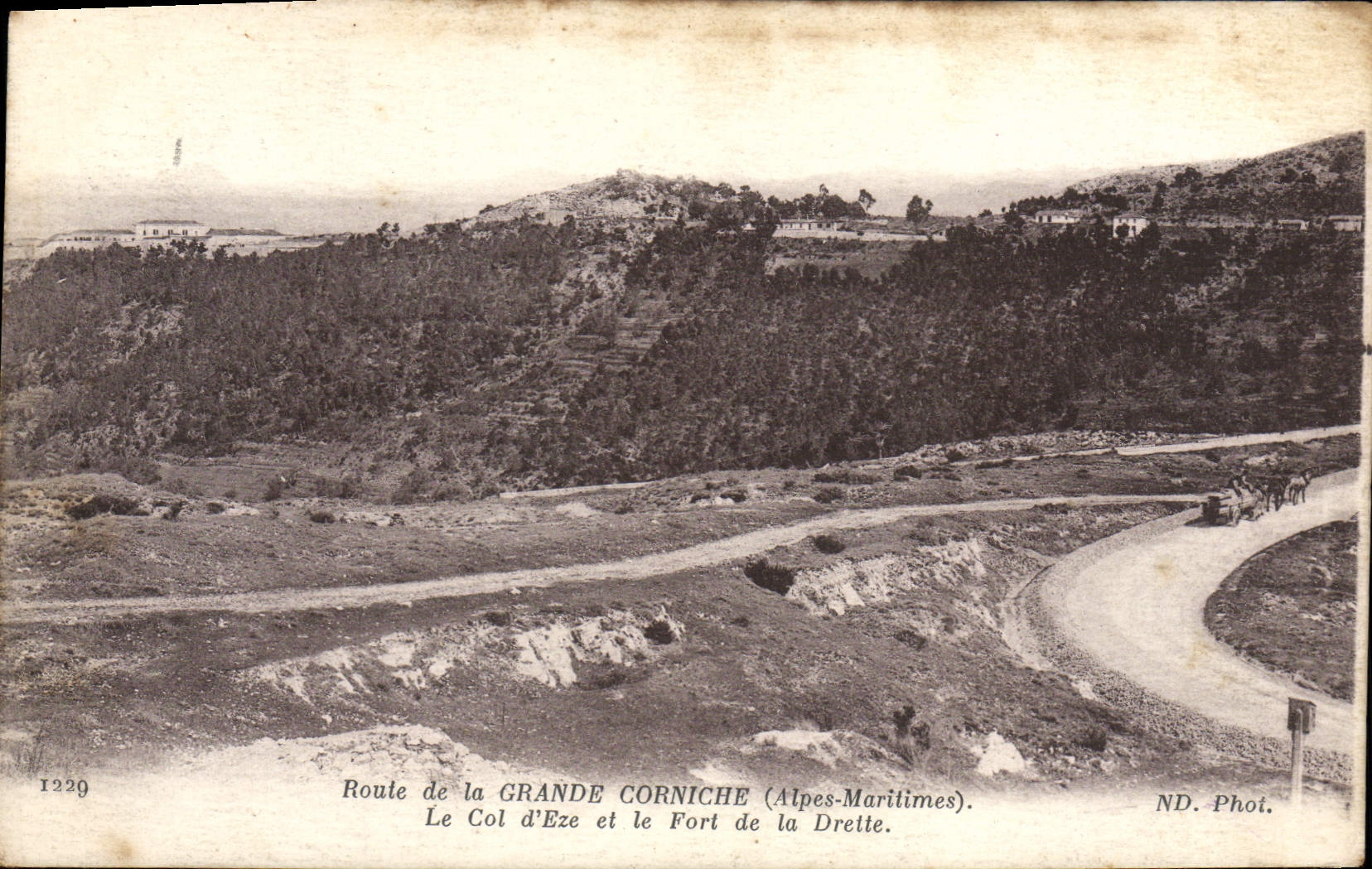 Camino de la POSTAL de la VENDIMIA de la cornisa grande el collar D Eze y Fort de Drette