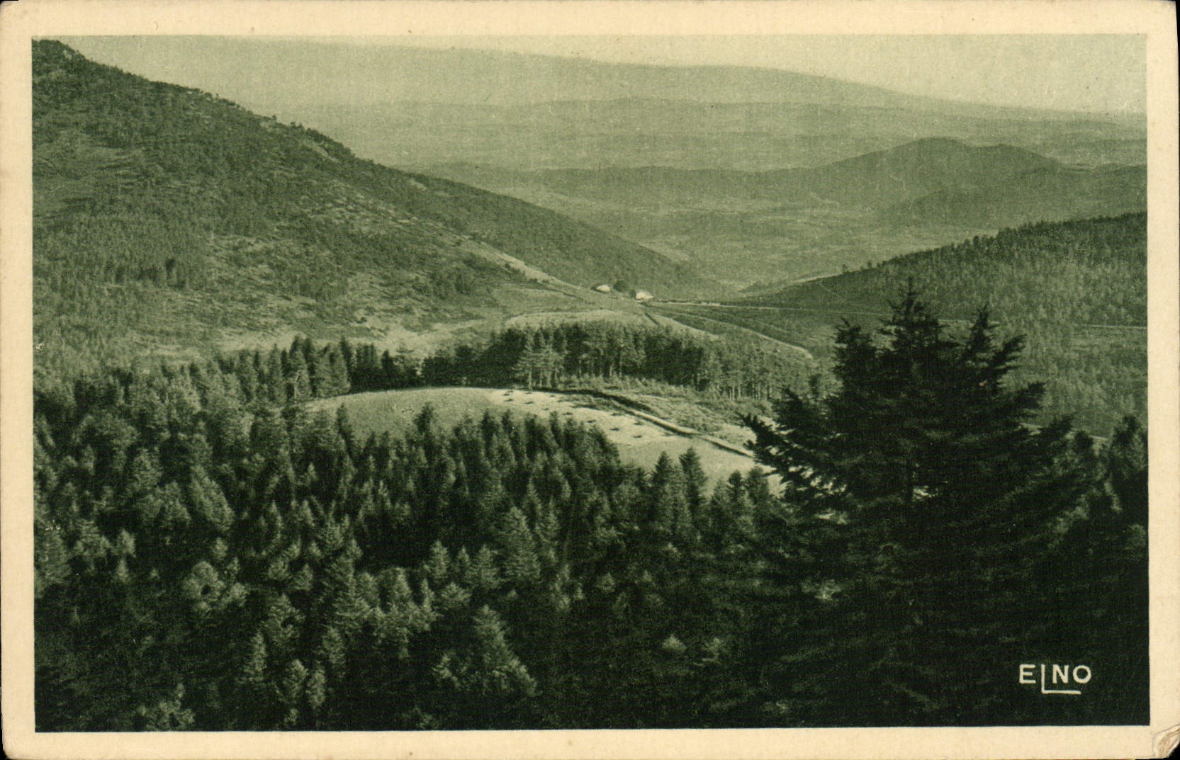 Panorama de Louvesc Ardeche de la POSTAL de la VENDIMIA en el valle tomado de la perspectiva de Besset del montaje del collar de los comerciantes