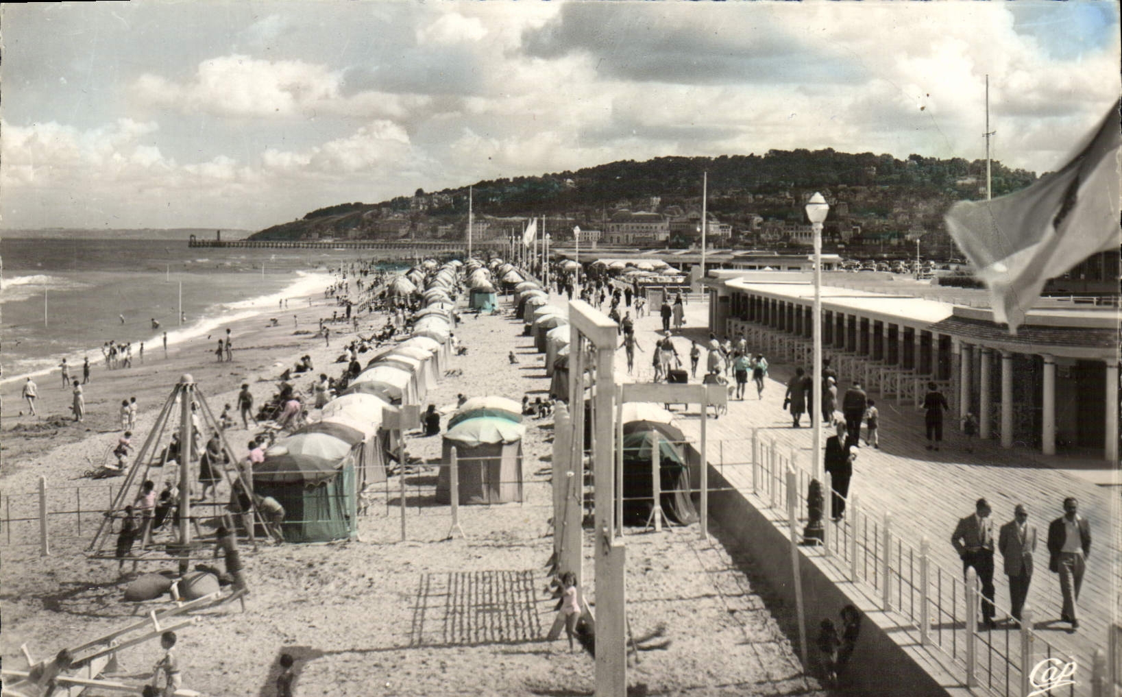POSTAL MODERNA la playa florecida Deauville la playa tiene alta marea