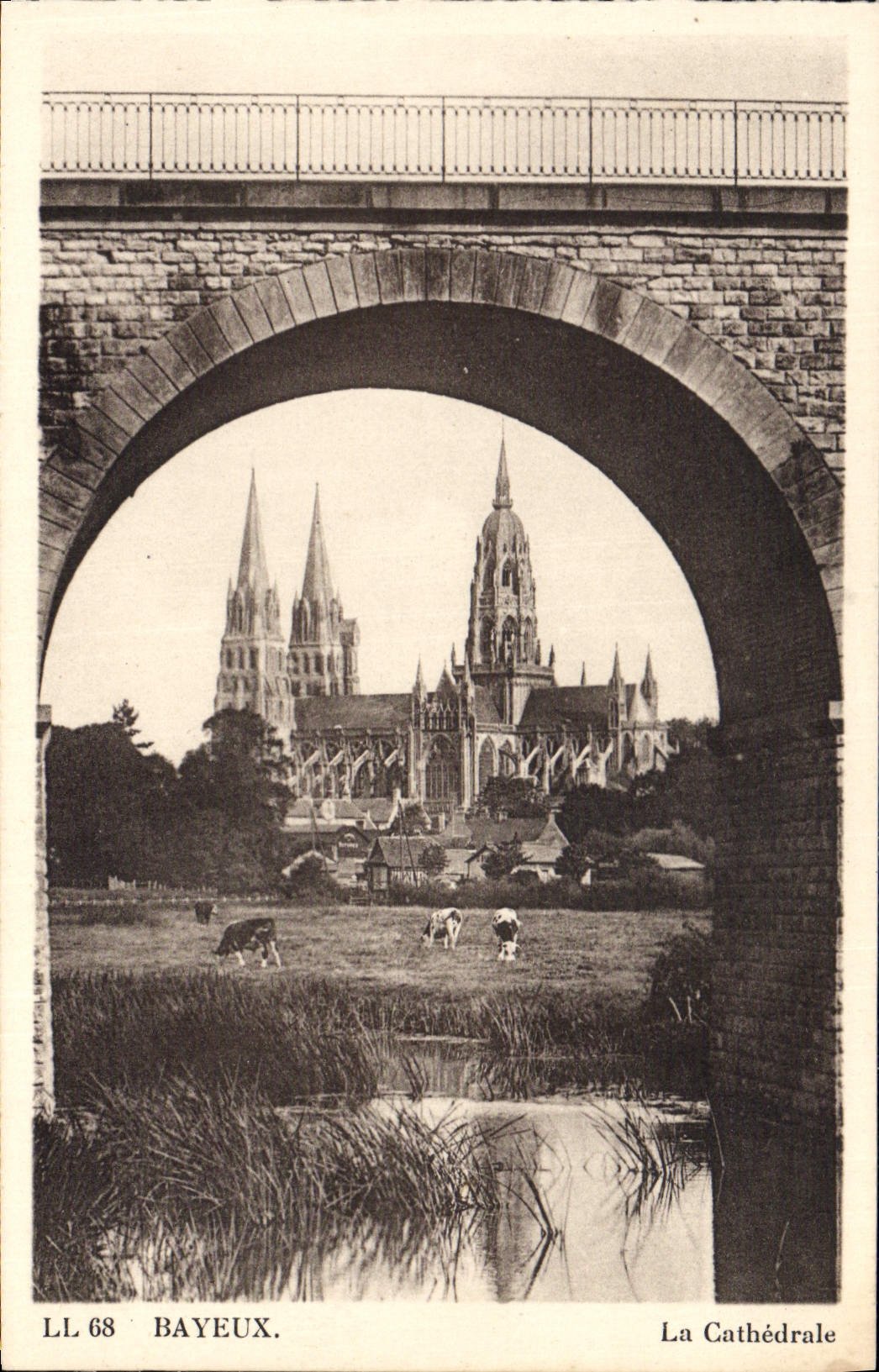 CPA Bayeux La Cachedrale