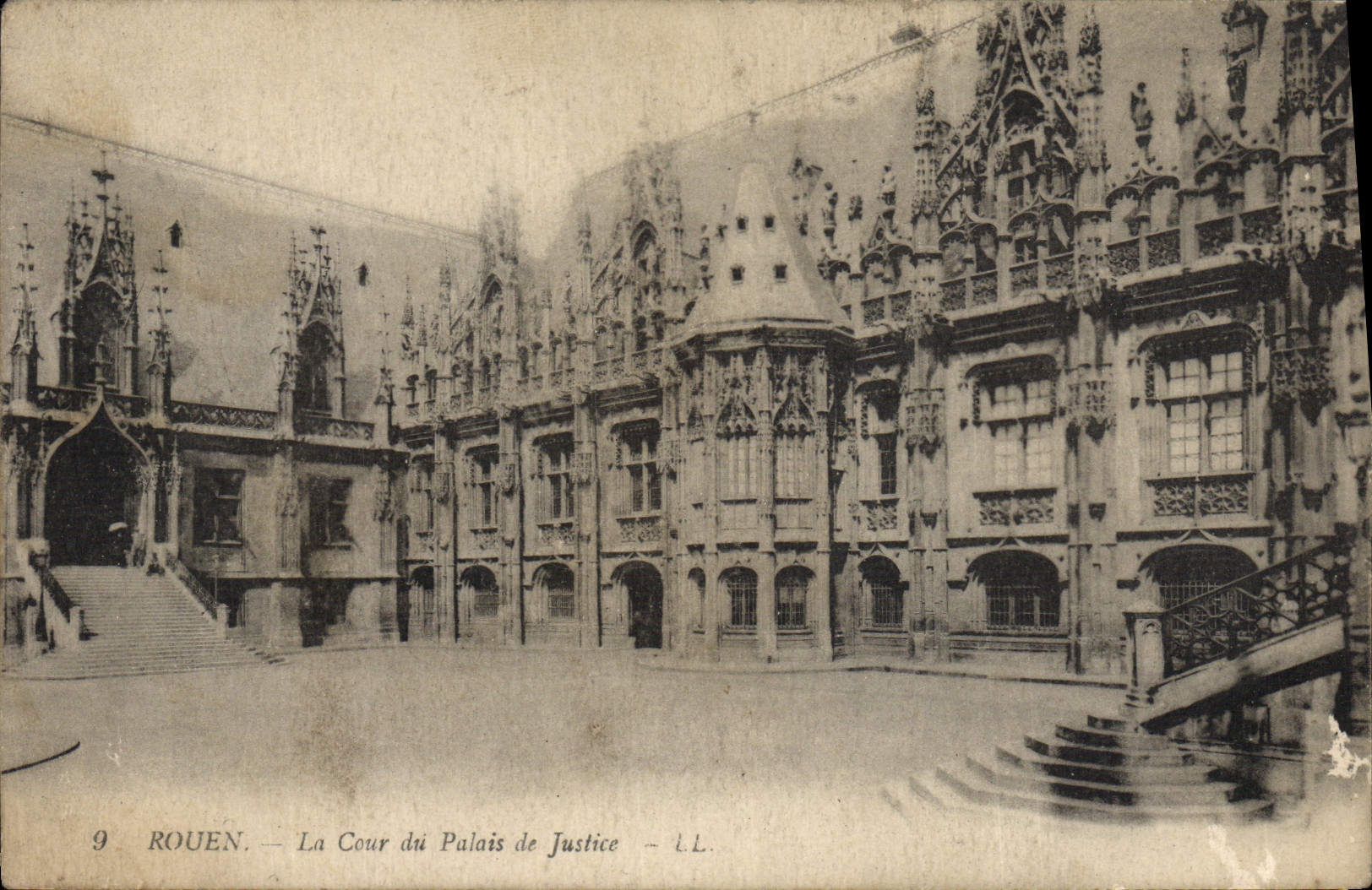 CPA Rouen La Cour Du Palais De Justice