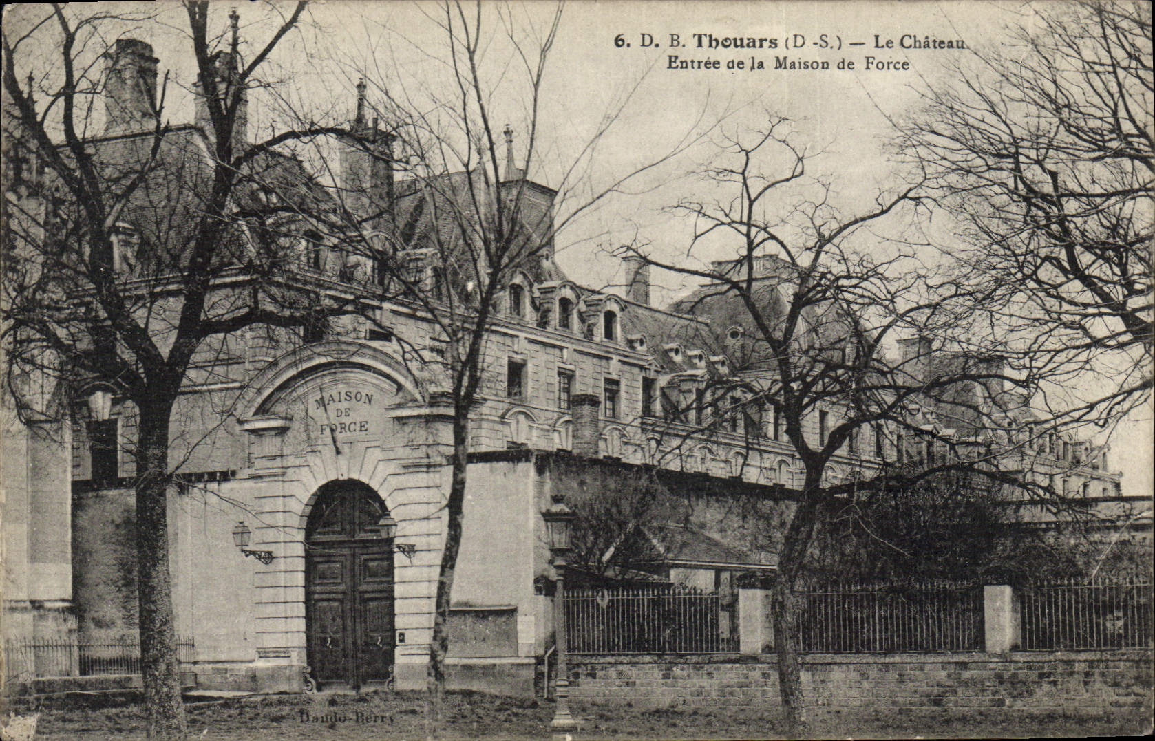 POSTAL Thouars de la VENDIMIA que el castillo entró de la casa de la corrección