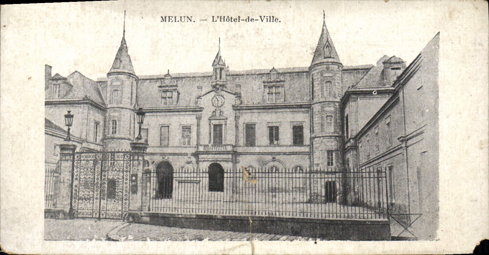VINTAGE POSTCARD Melun the Town hall