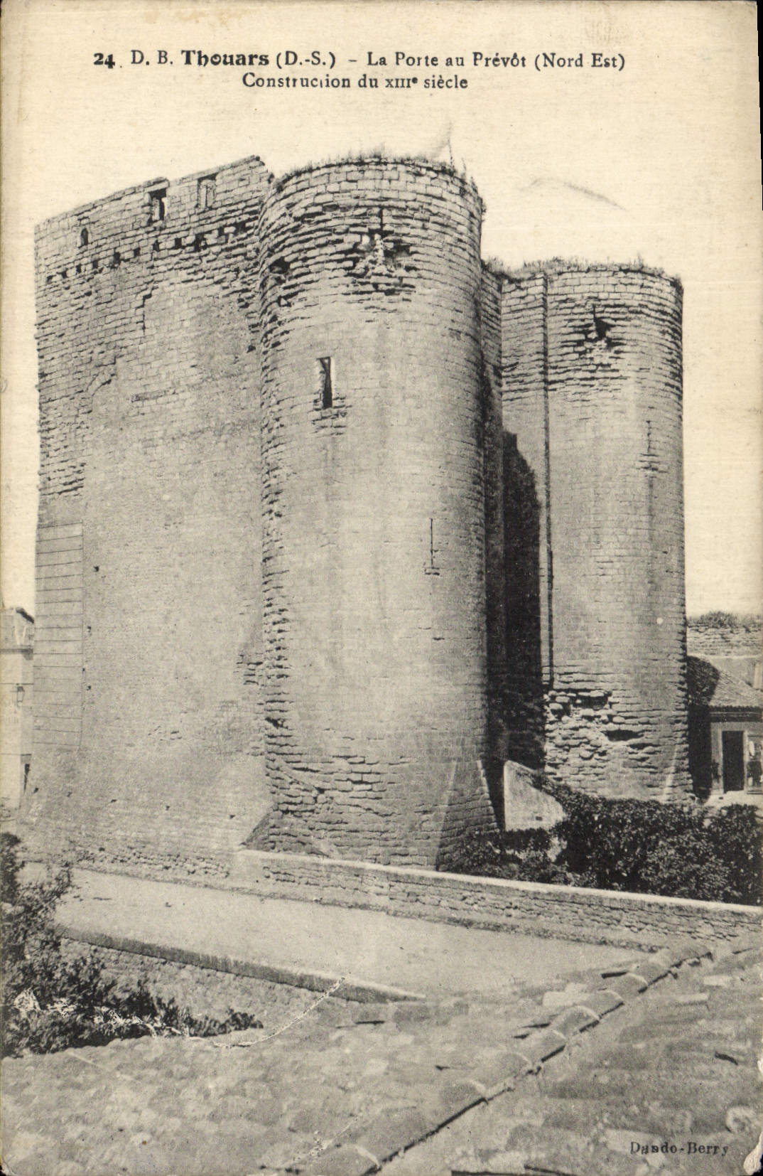 VINTAGE POSTCARD Thouars the Gate With the Provost