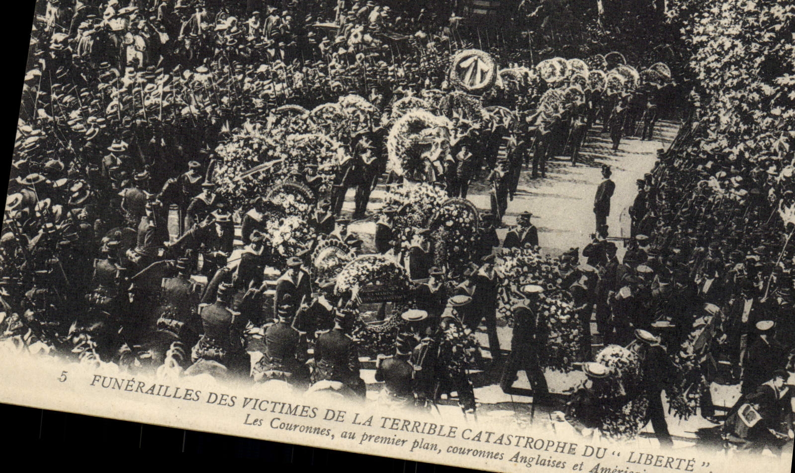VINTAGE POSTCARD Boat Funeral of the victims of the terrible catastrophe of Freedom crowns in the crowns foreground