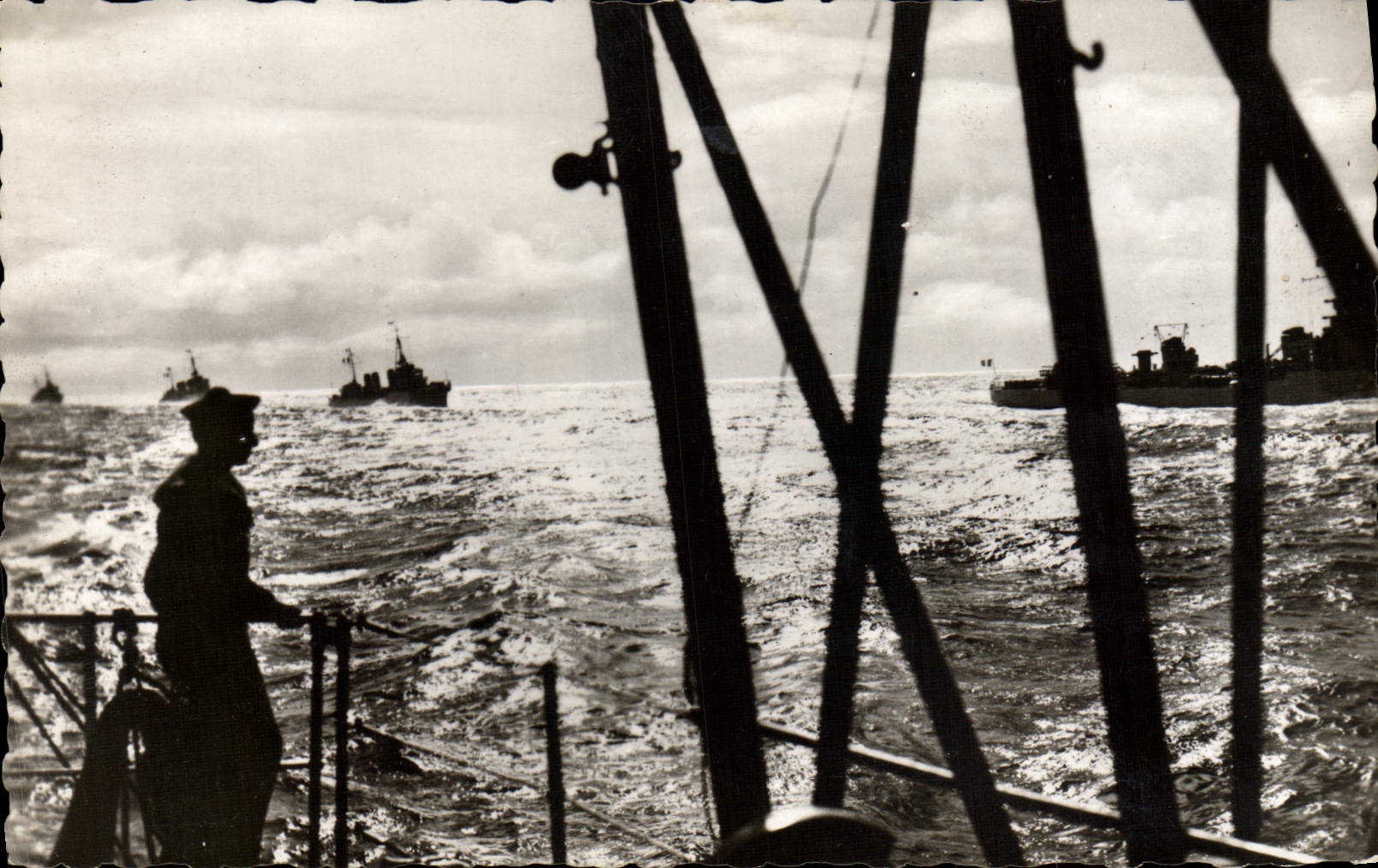 MODERN CARD Boat Overall picture Frenchwoman