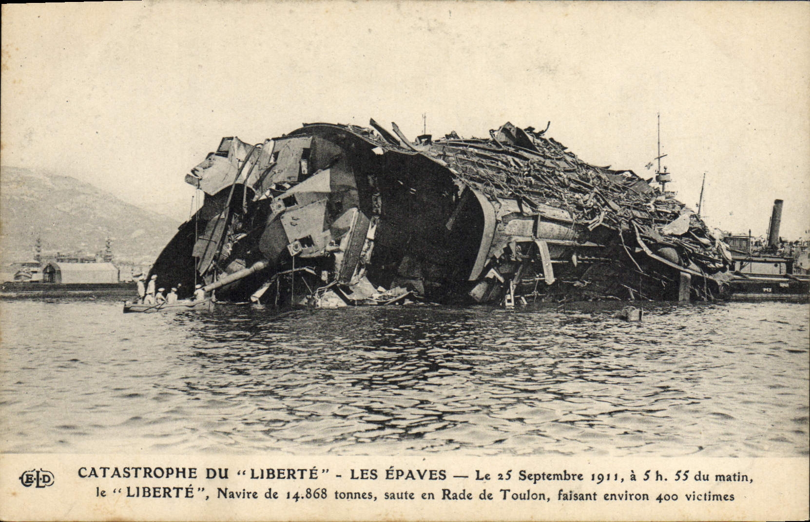 CPA Bateau Catastrophe du Liberte Les epaves 
