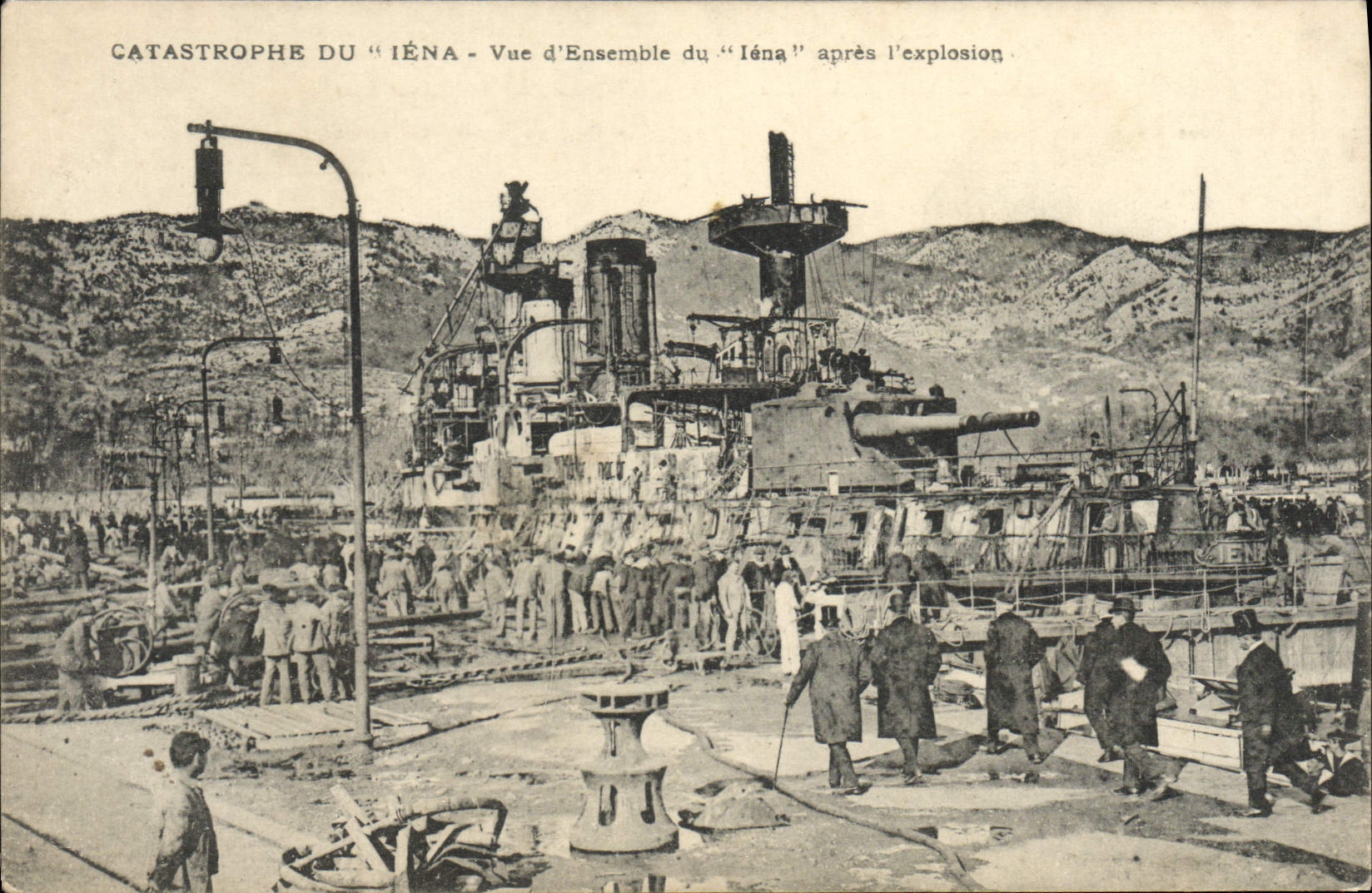 CPA Bateau Castastrophe du Iena Vue d'ensemble apres l'explosion 