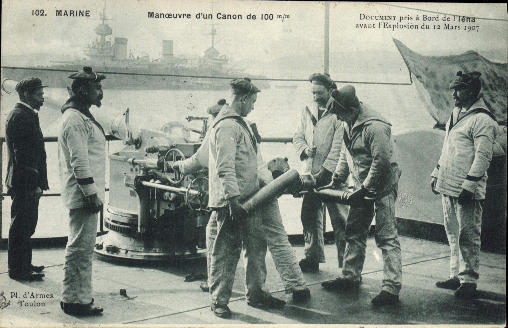 CPA Bateau Manoeuvre d'un canon de 100 mm