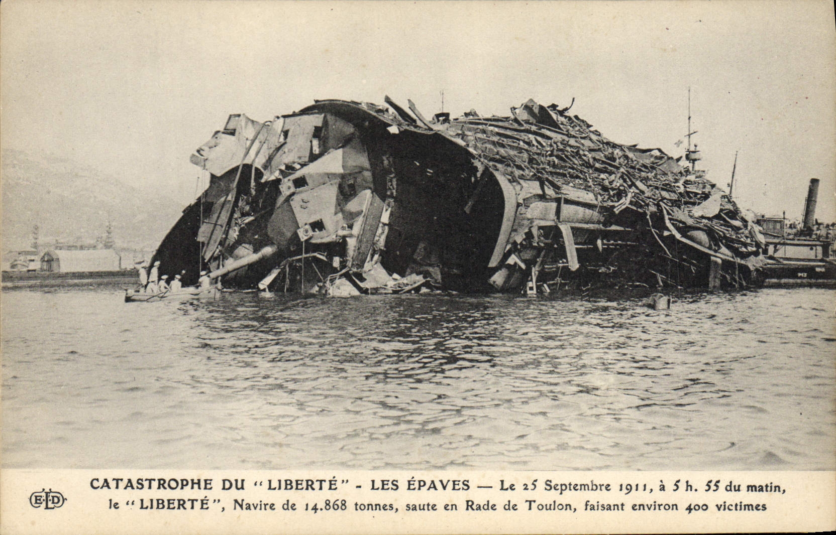 CPA Bateau Catastrophe du Liberte Les epaves