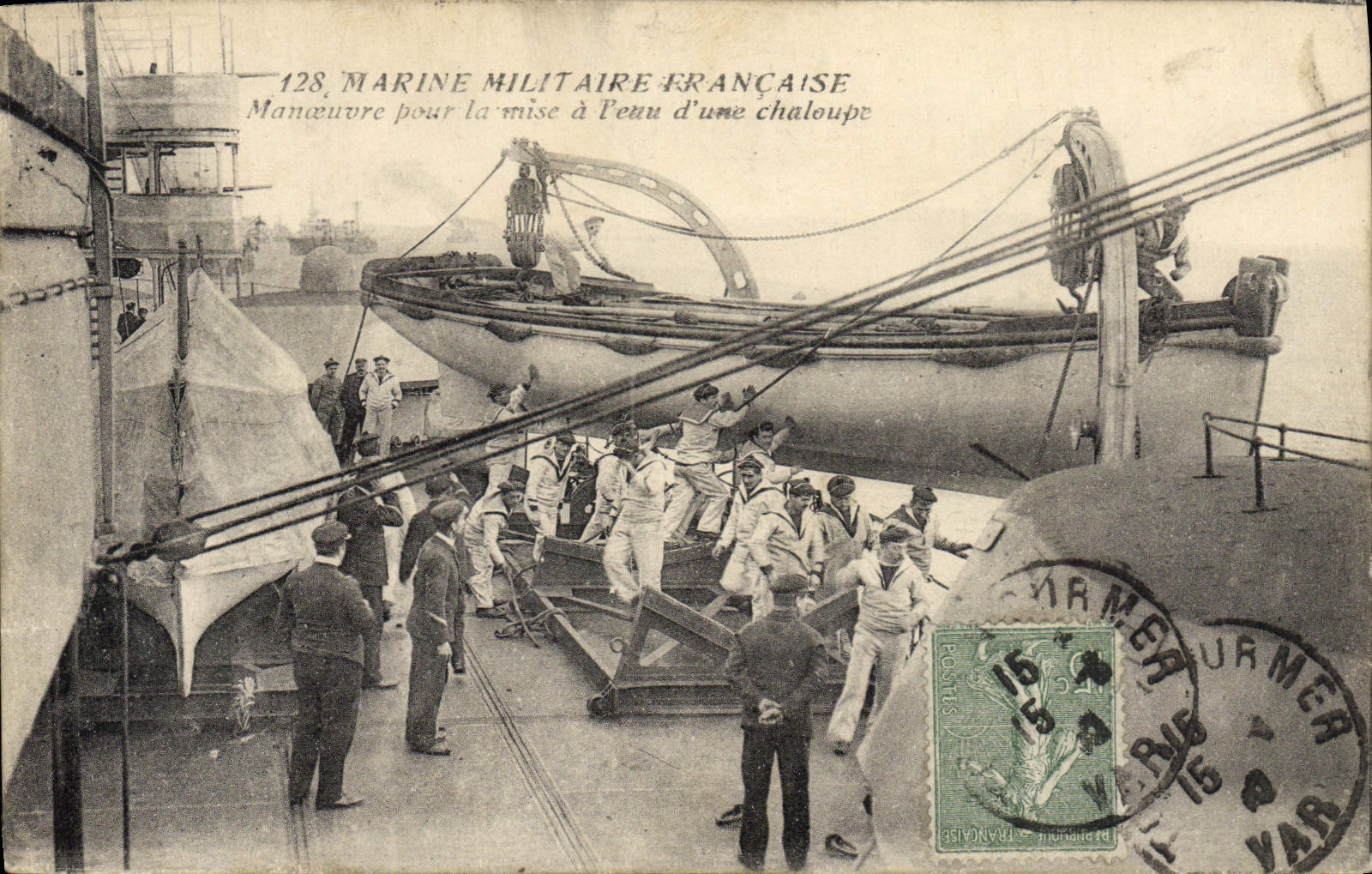 VINTAGE POSTCARD Bateau Operates for the setting with the water of a launch