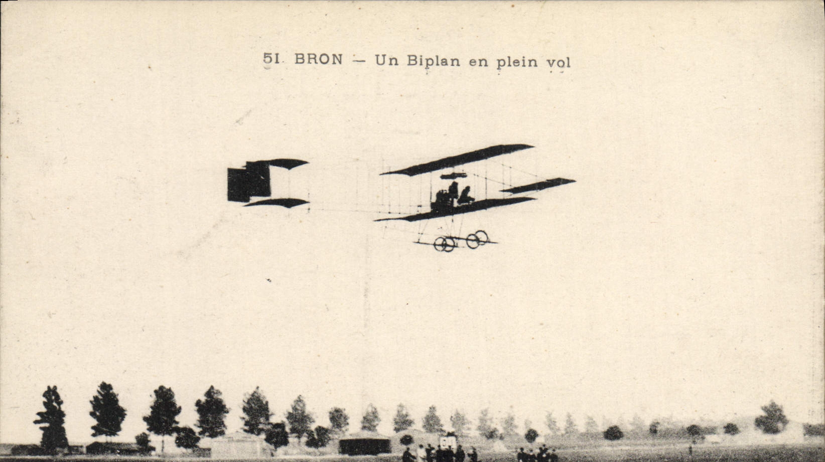 CPA Avion Aviation Bron Un biplan en plein vol 
