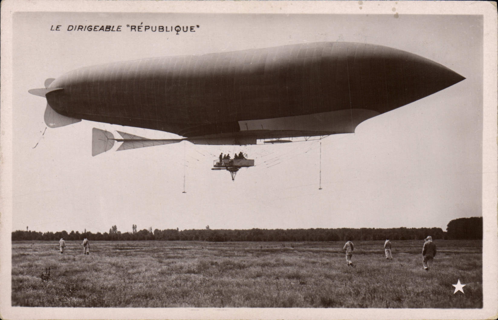 VINTAGE POSTCARD Aviation Zeppelin Airship Republic