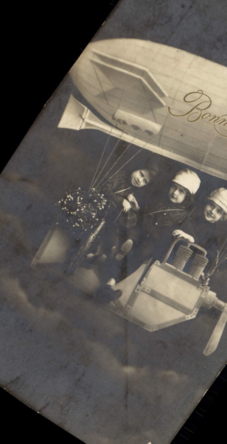 CPA Aviation Zeppelin Dirigeable Enfants