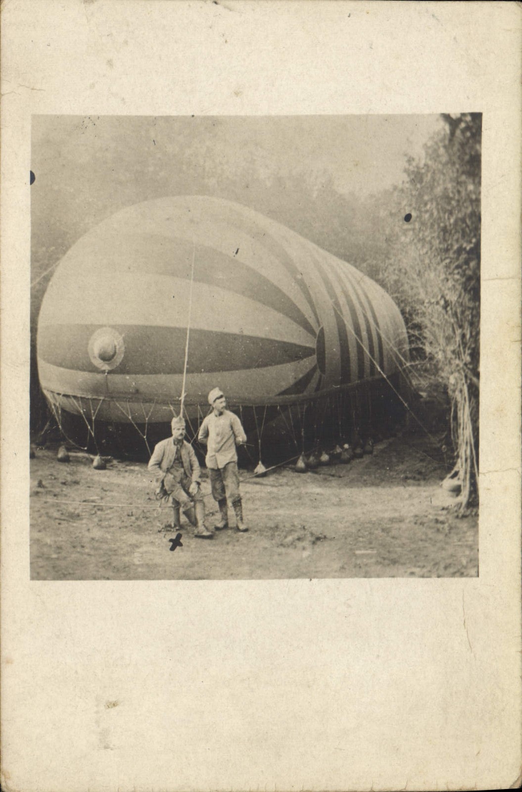 Postal photo dirigible del zepelín de la aviación