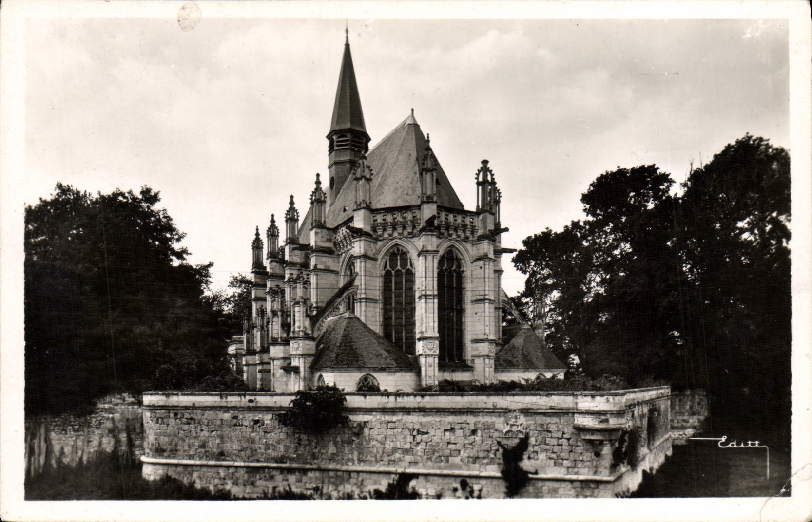 VINTAGE POSTCARD Champigny on Veude the vault St louis