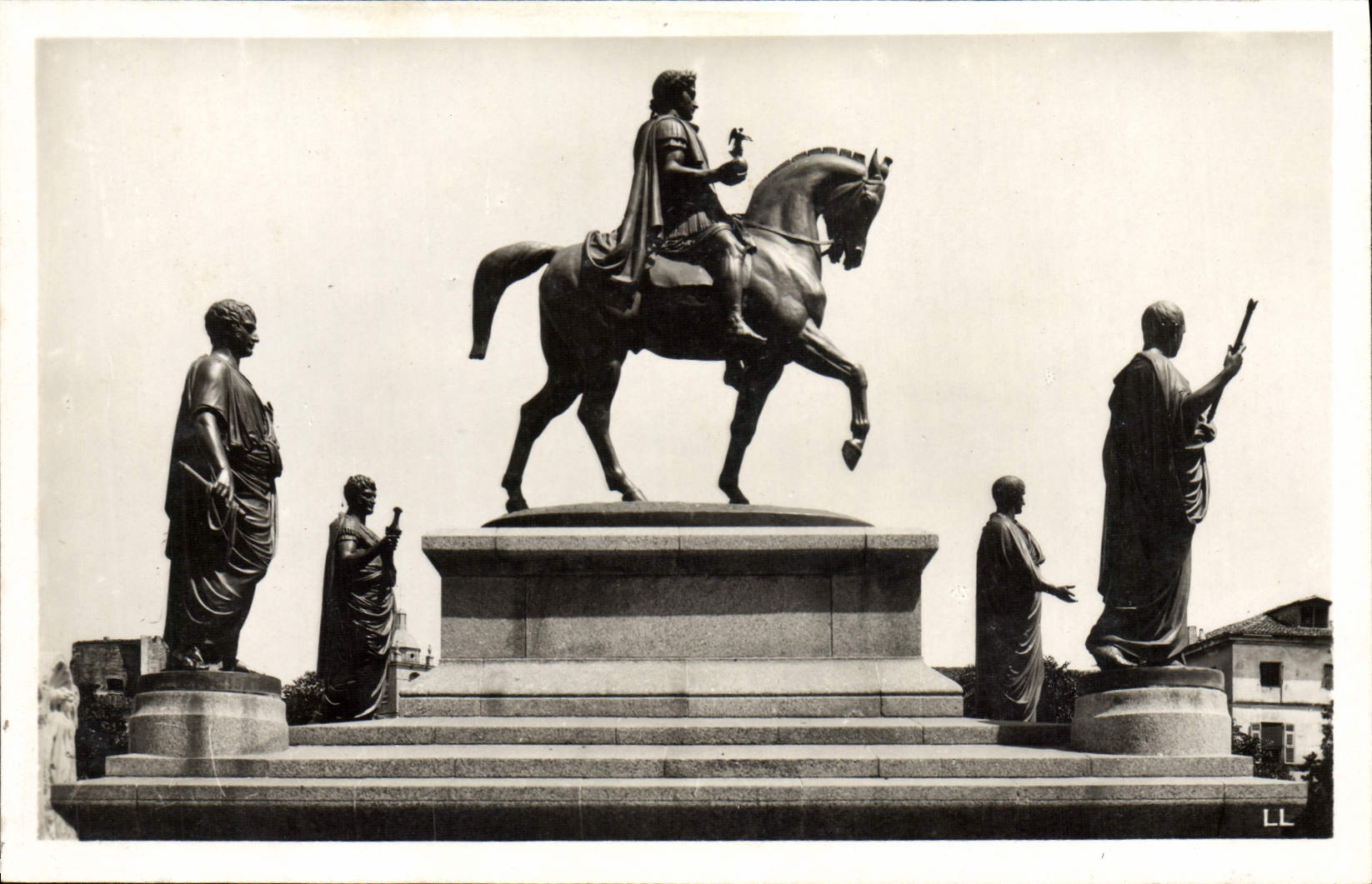 CPA Ajaccio Monument de Napoleon et ses quatres freres par Barye