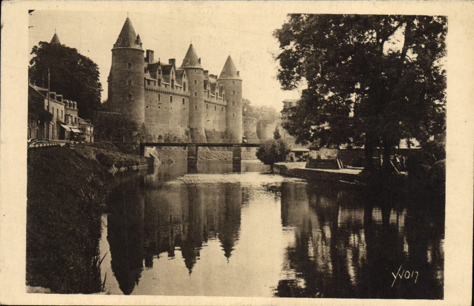 VINTAGE POSTCARD Josselin the castle
