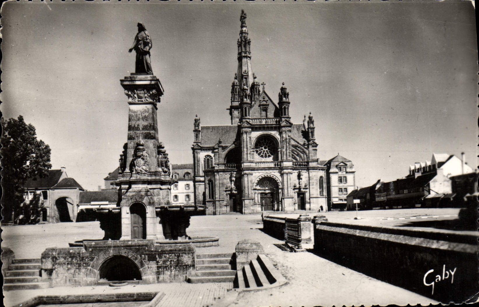 MODERN CARD Sainte Anne d' Auray the fountain and the basilica