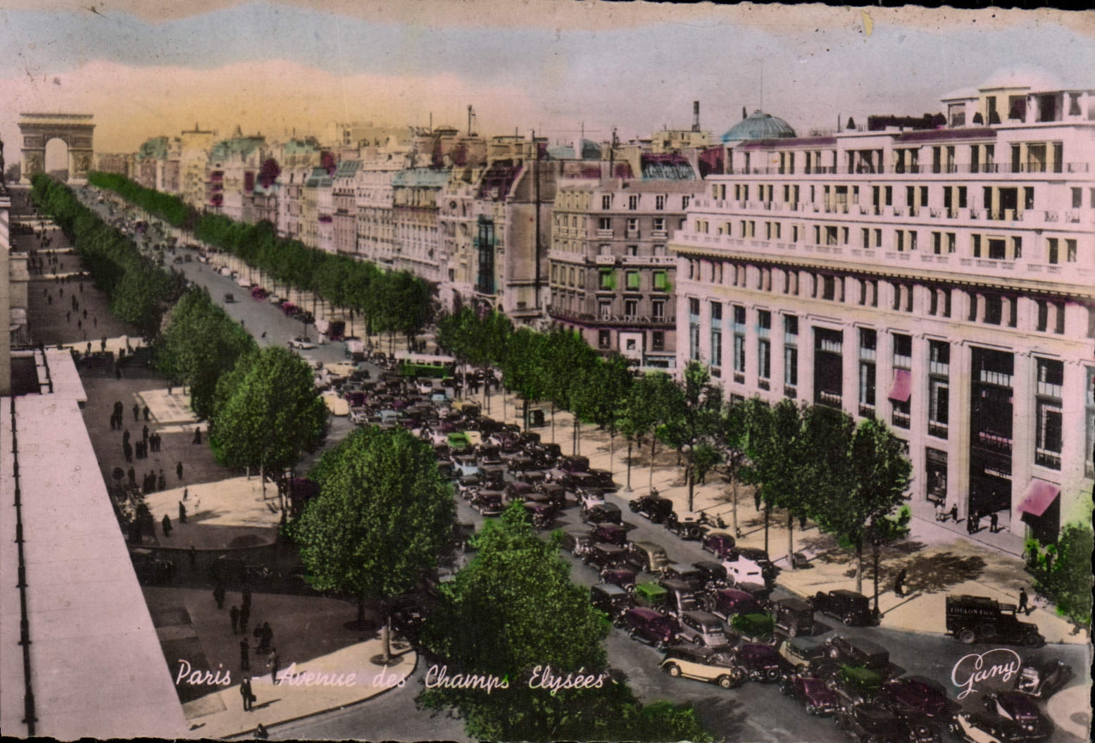 CPM Paris Avenue des Champs Elysees