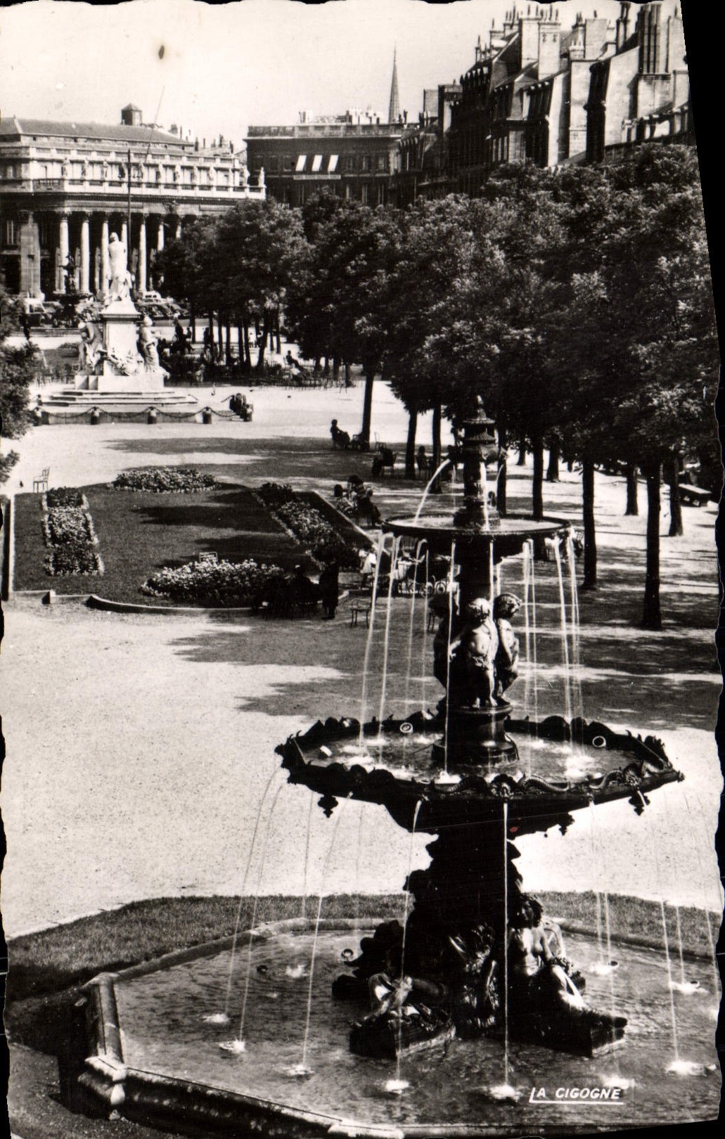 CPM Bordeaux Les Allees De Tourny Et Le Grand Theatre