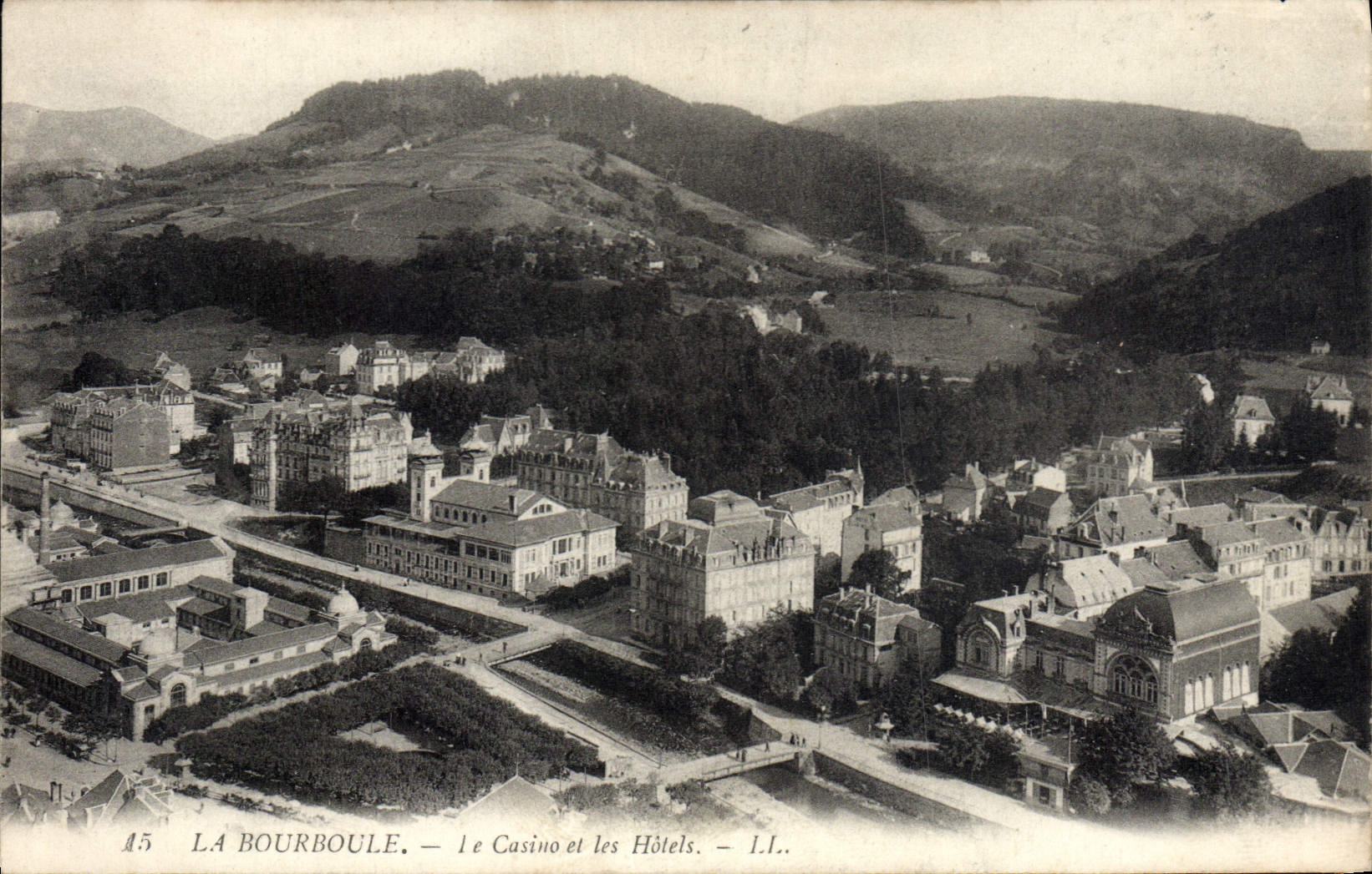 CPA La Bourboule Le Casino Et Les Hotels