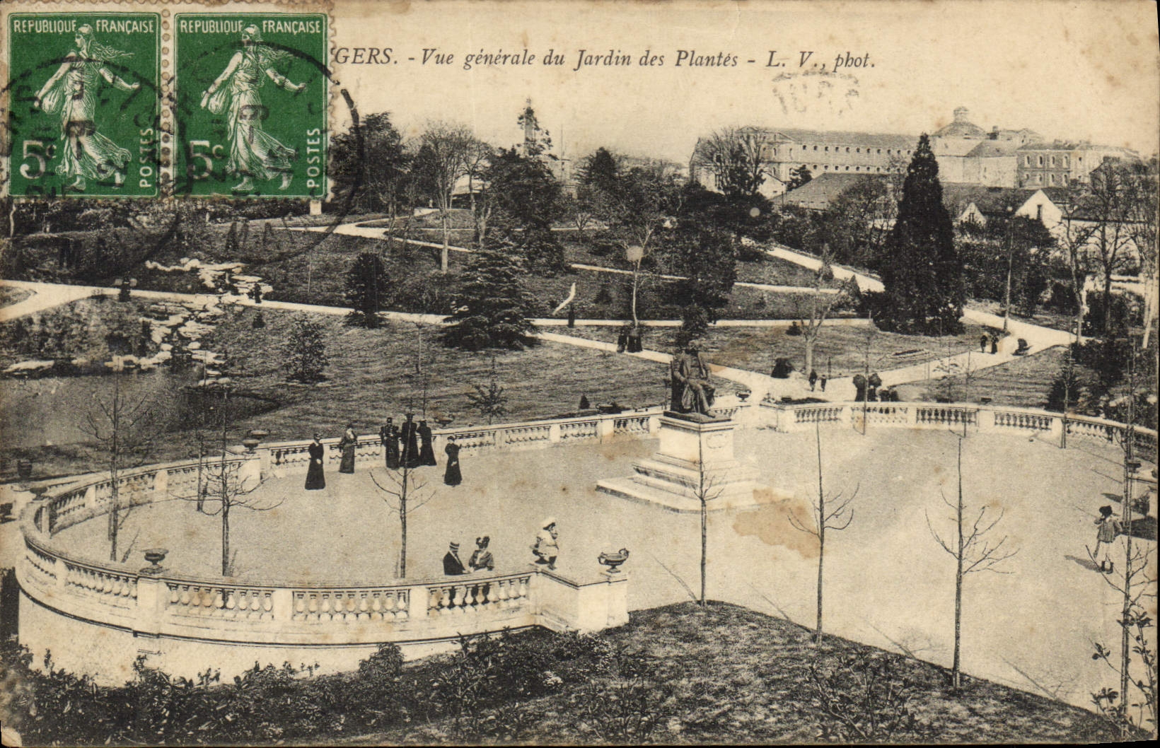 CPA Vue Generale Du Jardin Des Plantes Angers
