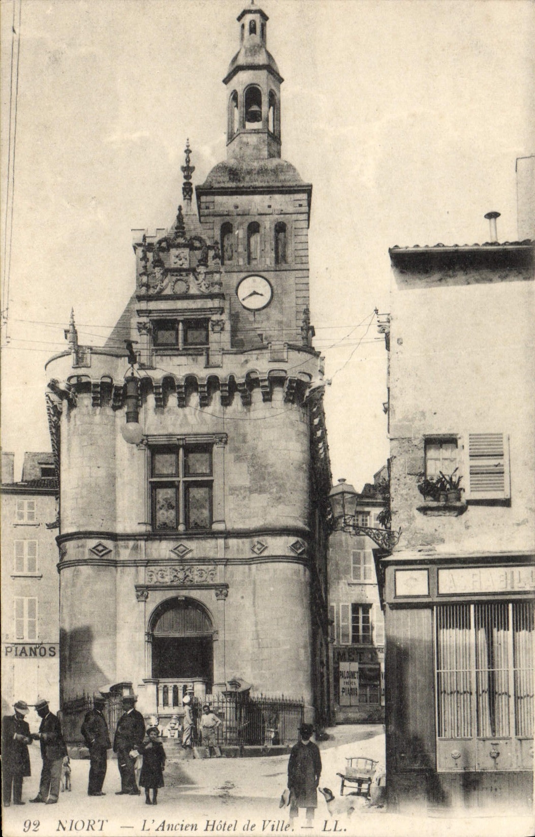 VINTAGE POSTCARD Niort the Old Town hall