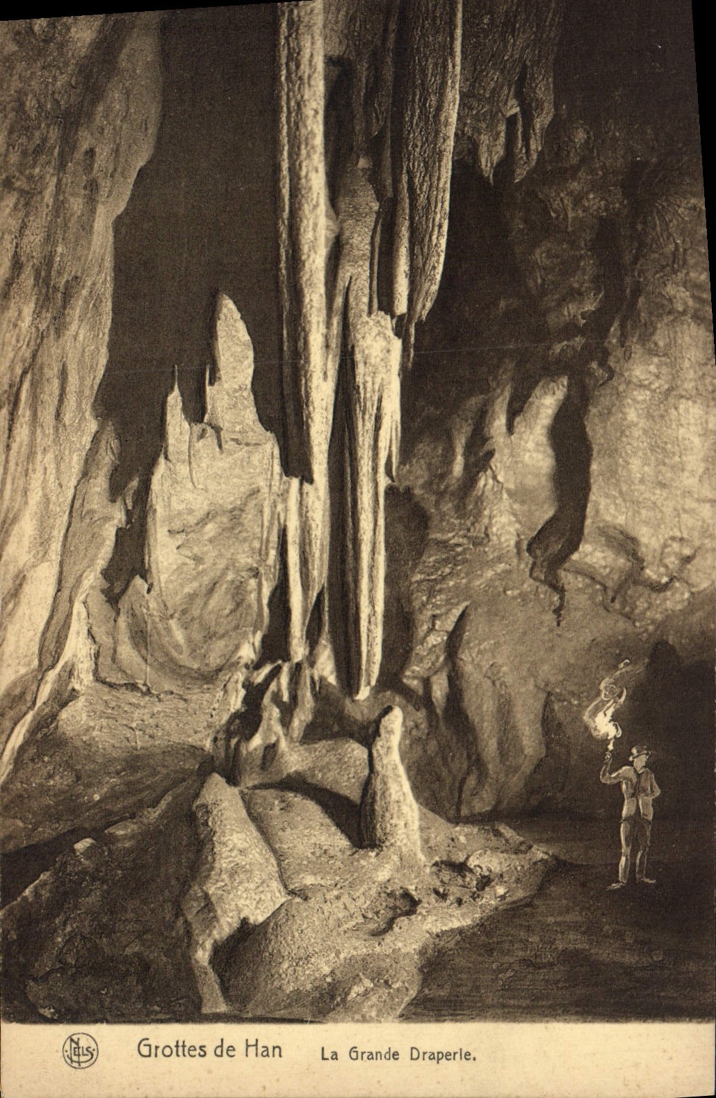VINTAGE POSTCARD Caves De Han Large Draperle