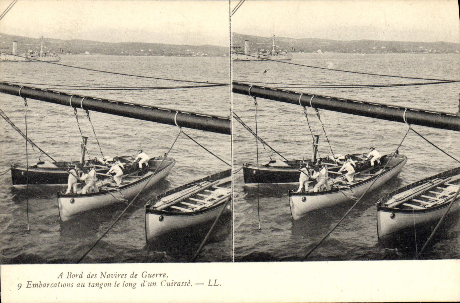 VINTAGE POSTCARD Bateau has edge of the warships Embarkations to the tanpon along an armor