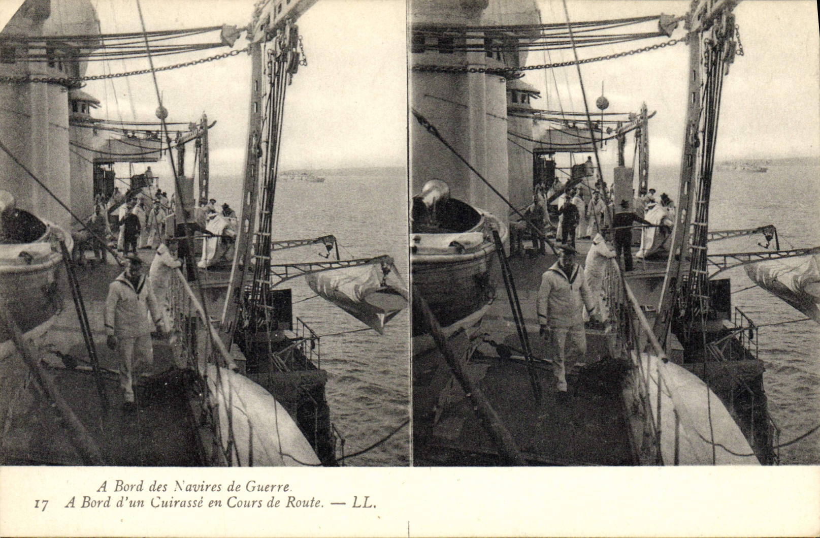VINTAGE POSTCARD Bateau has edge of the warships has edge of an armor in the course of road