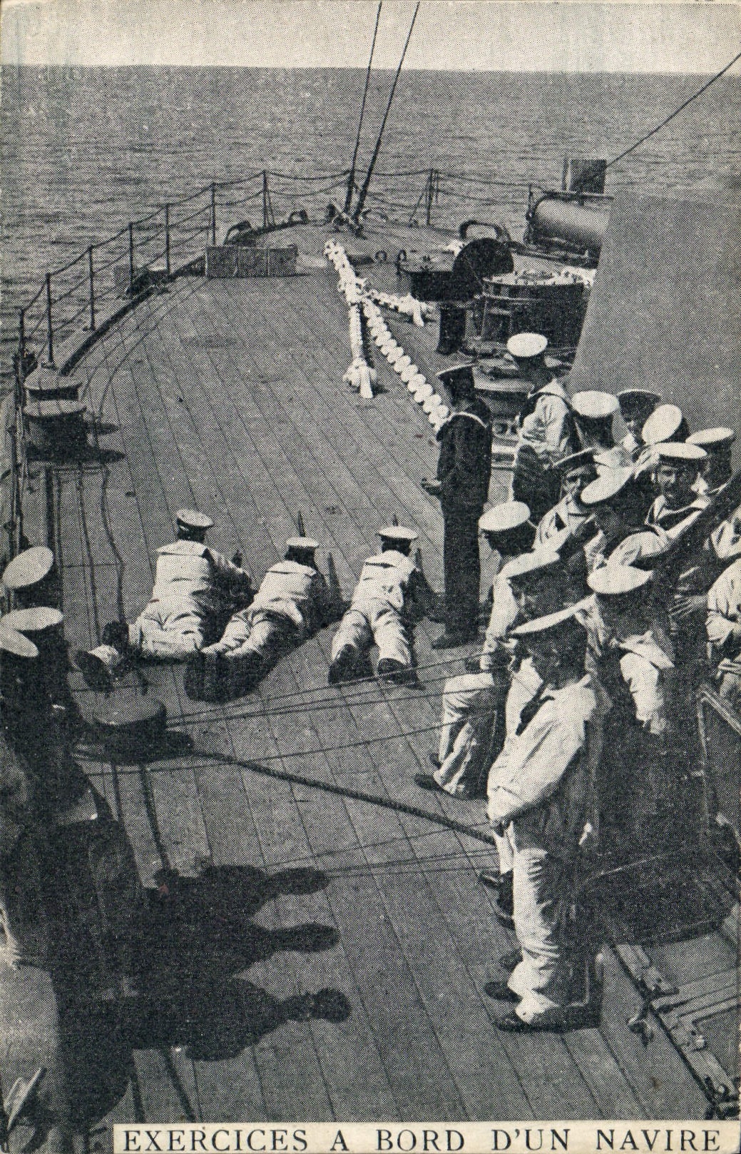 VINTAGE POSTCARD Bateau Exercises has edge of a Marins ship