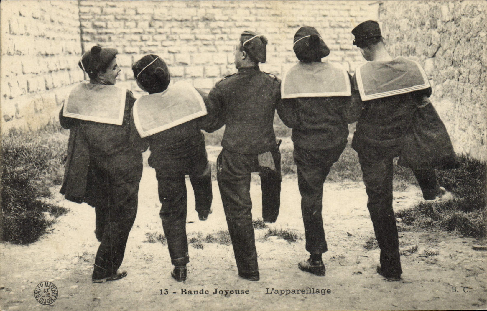 VINTAGE POSTCARD Bateau Sailors Bandages merry equipment
